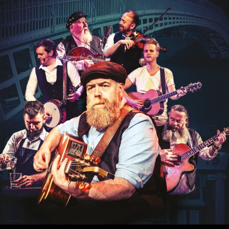 Sieben Männer mit Musikinstrumenten auf einem Bild.