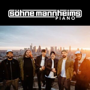 Die Söhne Mannheims mit Ihrer Formation "PIANO" posieren für die Kamera für Ihren Auftritt am 17.10.2024 im Congress Center Ramstein. Im Hintergrund ist eine Stadt zu sehen